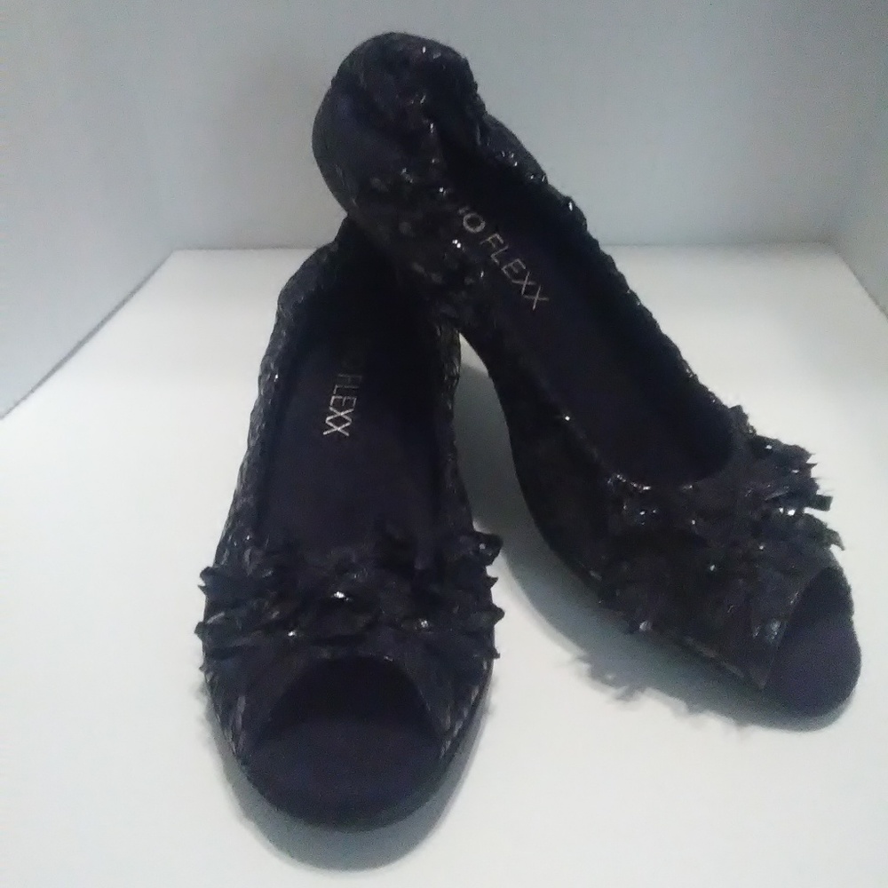 studio FLEXX bows me away black scrunch peep toe